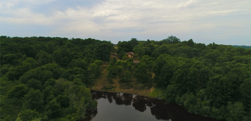 Propriété Forestière avec Etangs et Bâtiments à rénover